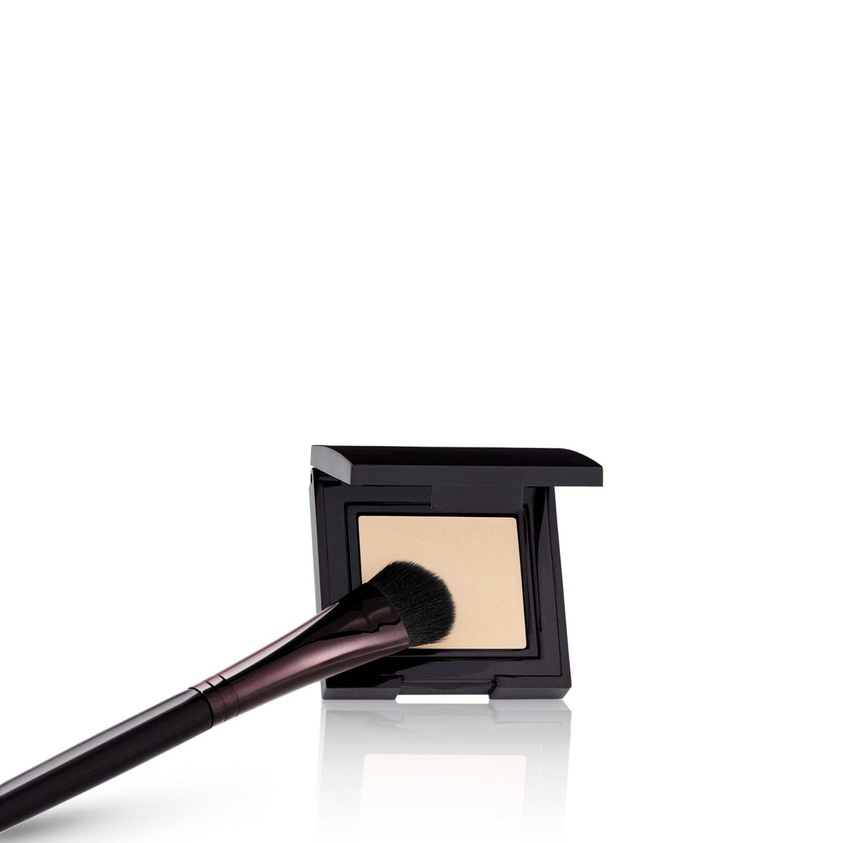 White Smoke Laura Mercier All Over Eye Color Brush, 1 count