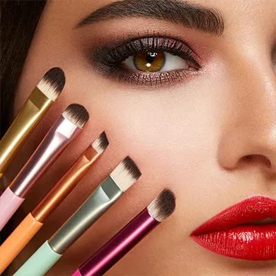 Tan KIKO Milano Eyes 62 Slanted Eyeliner Brush