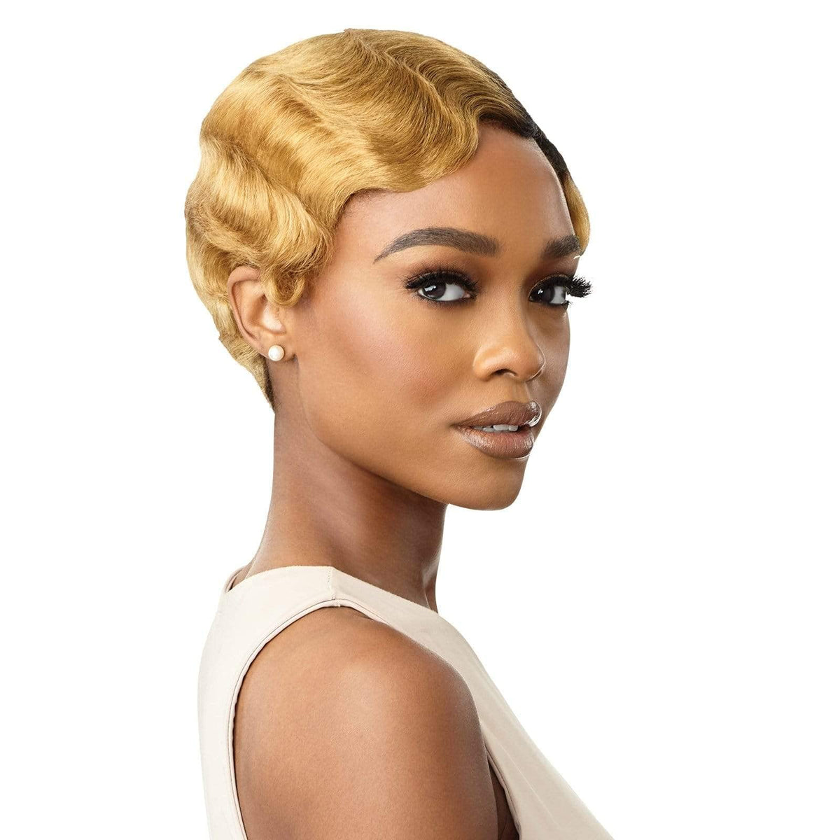 White Smoke Duby Outre Full Wig Premium WIg Finger Wave AMORA (1)