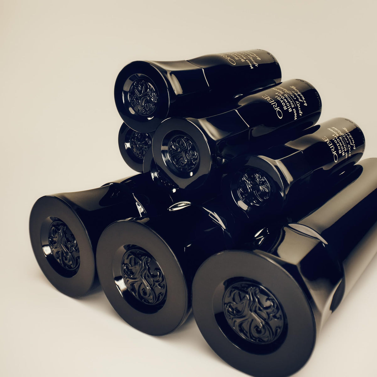 Black Oribe Royal Blowout Heat Styling Spray - For Smooth, Sleek Blowouts - 1.7oz
