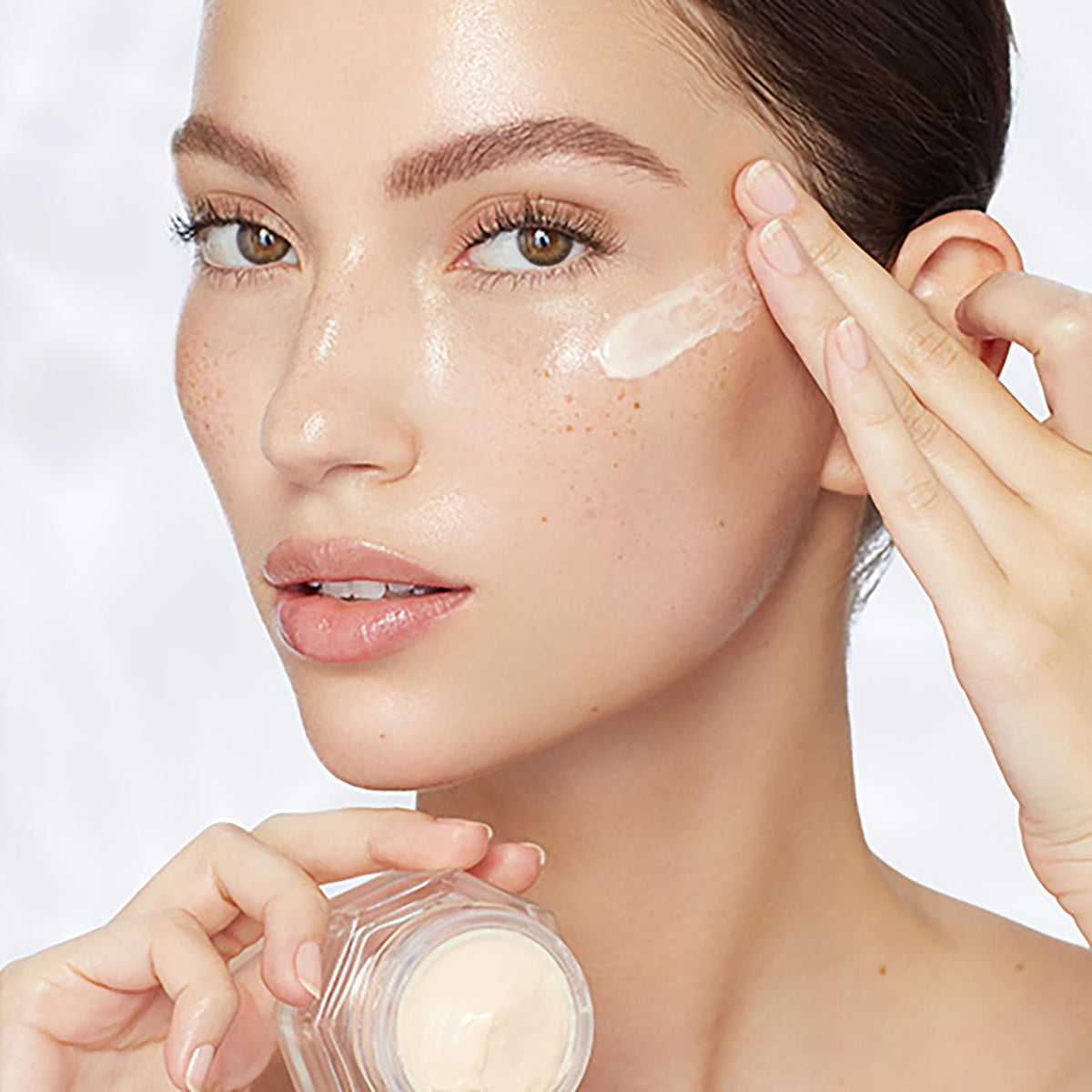 Lavender Charlotte Tilbury Magic Eye Rescue - Smoothing & Hydrating Under Eye Cream