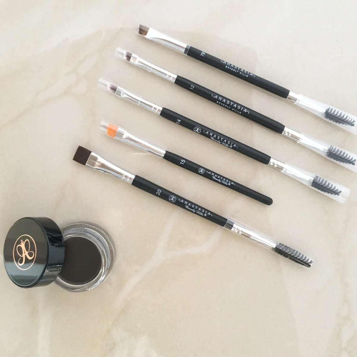 Light Gray Anastasia Beverly Hills - Brush #15 - Mini Slanted Detail Brow Brush