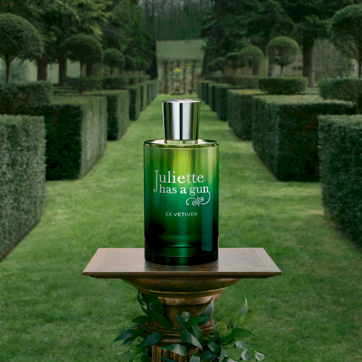 Dark Olive Green Juliette Has A Gun Ex Vetiver Eau de Parfum – Fresh Citrus & Woody Unisex Perfume (Bergamot, Lemon, Haitian & Indian Vetiver, Musk)