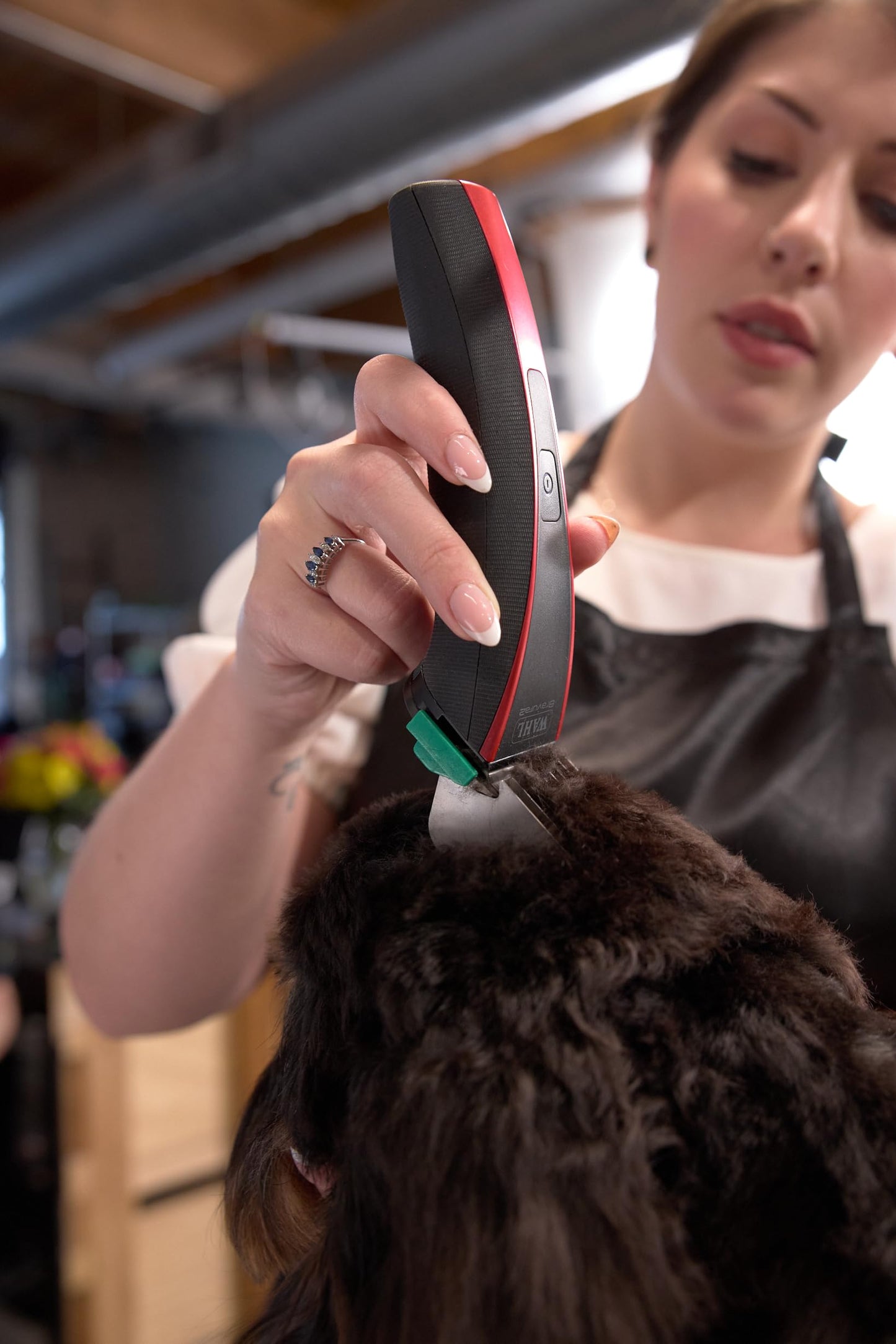 Black Wahl Pro Animal Bravura2 - Cordless Professional Pet Clipper for Dogs, Cats & Horses - Multi-Speed - Durable & Easy to Carry - USB Charging - Travel-Friendly - Comfortable Grip - Brilliant Rose