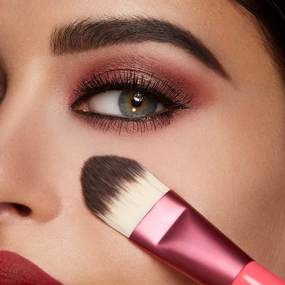 Tan KIKO Milano Smart Foundation Brush 101
