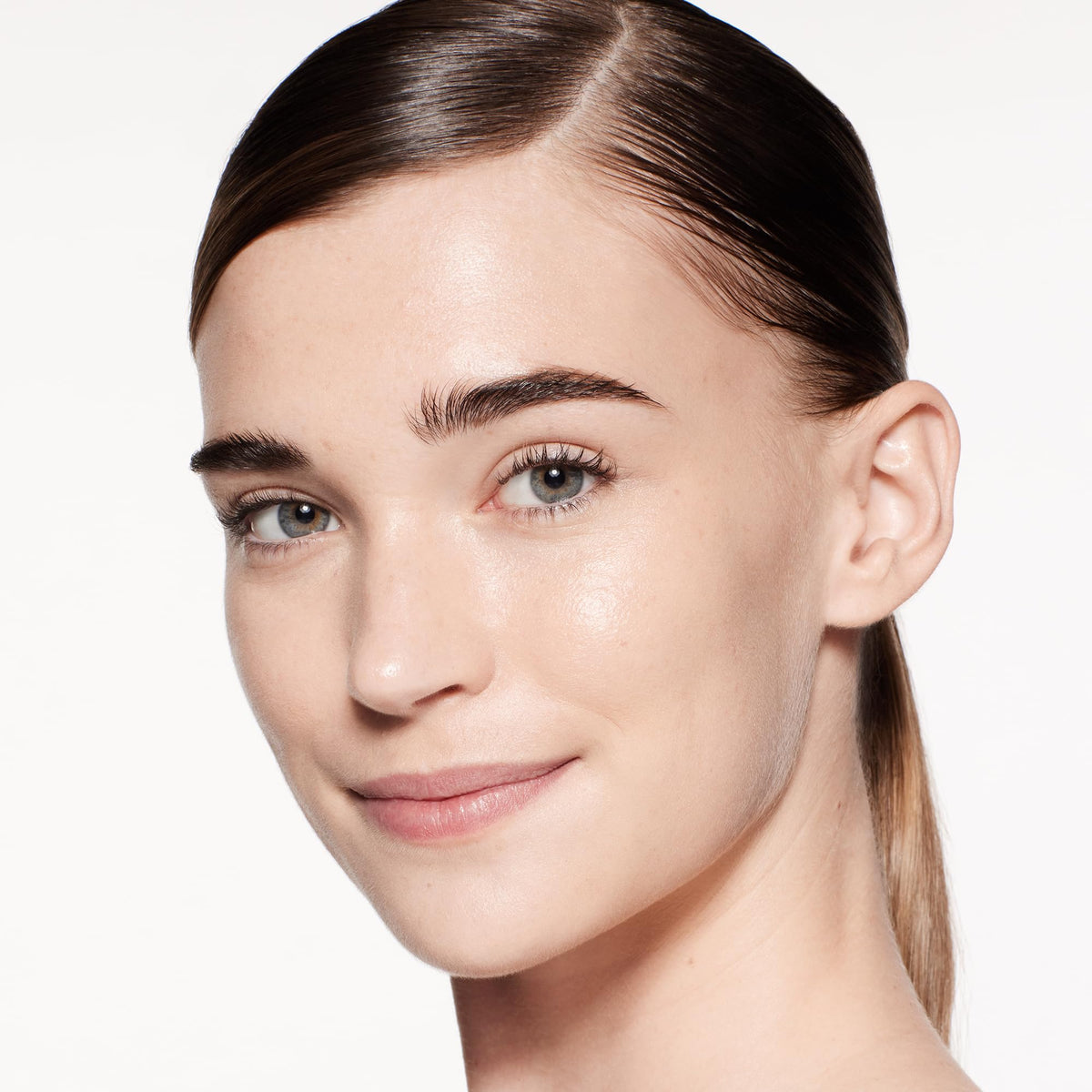 White Smoke Shiseido RevitalEssence Skin Glow Foundation SPF 30 - Buildable, Medium Coverage - 24-HR Hydration & 12-HR Wear - Transfer, Crease & Fade Resistant - Non-Comedogenic - All Skin Types