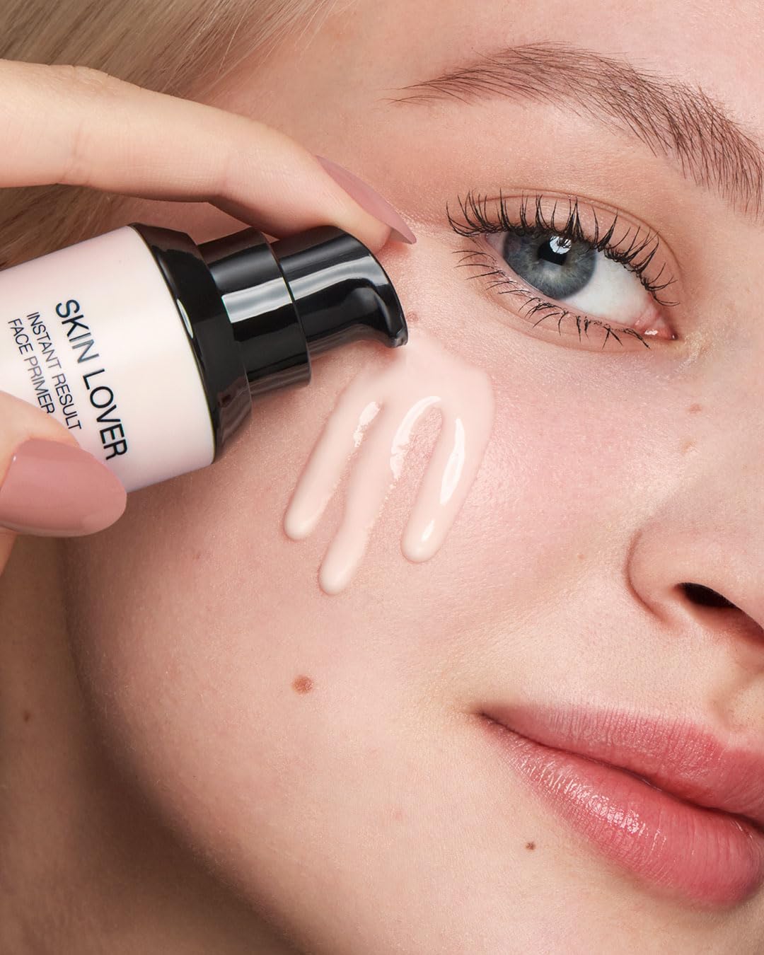 Light Pink KIKO Milano Skin Lover Instant Result Face Primer, Hydrating Face Primer