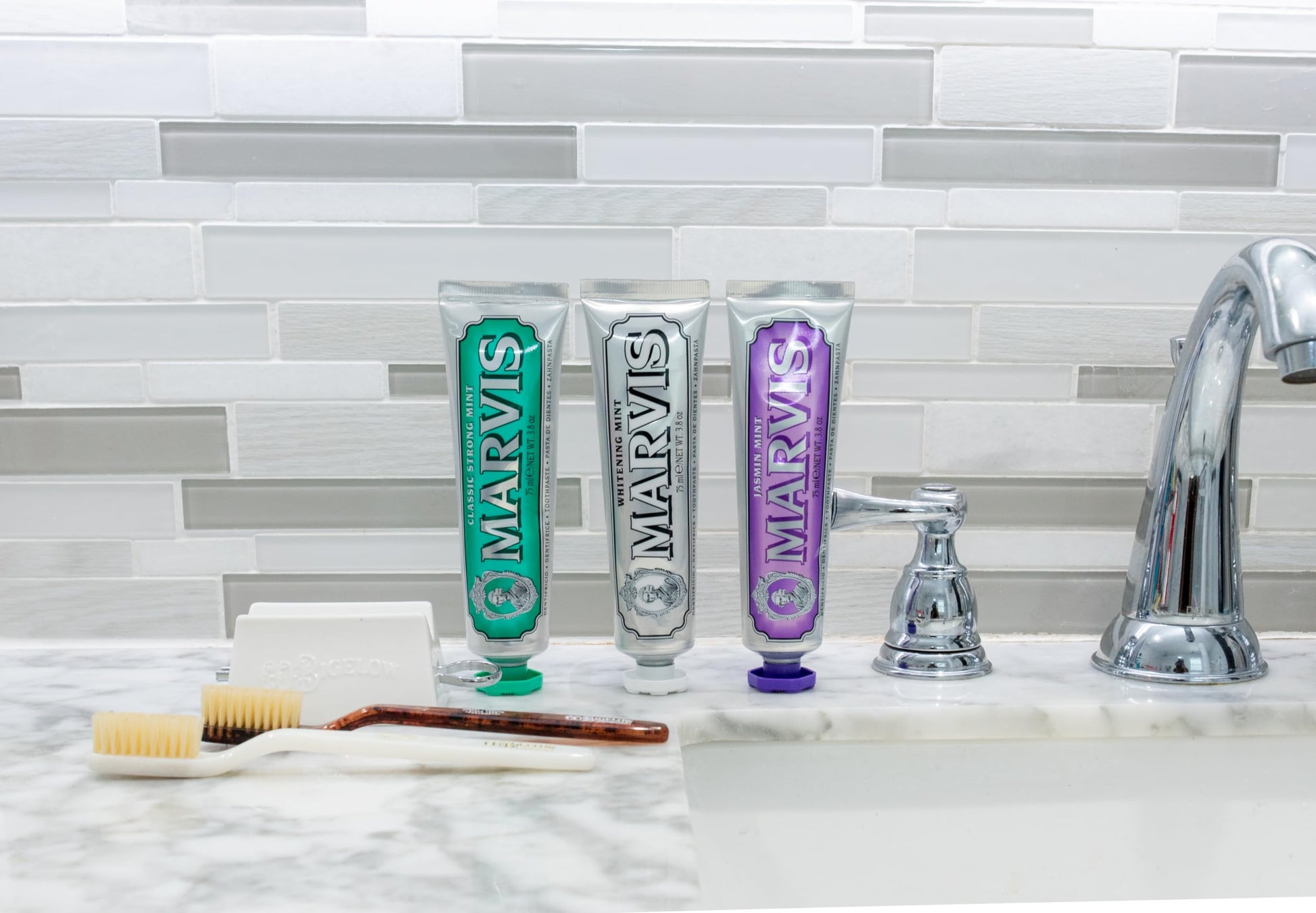 Light Gray Marvis Whitening Mint Toothpaste, 3.8 Ounce (Pack of 1)