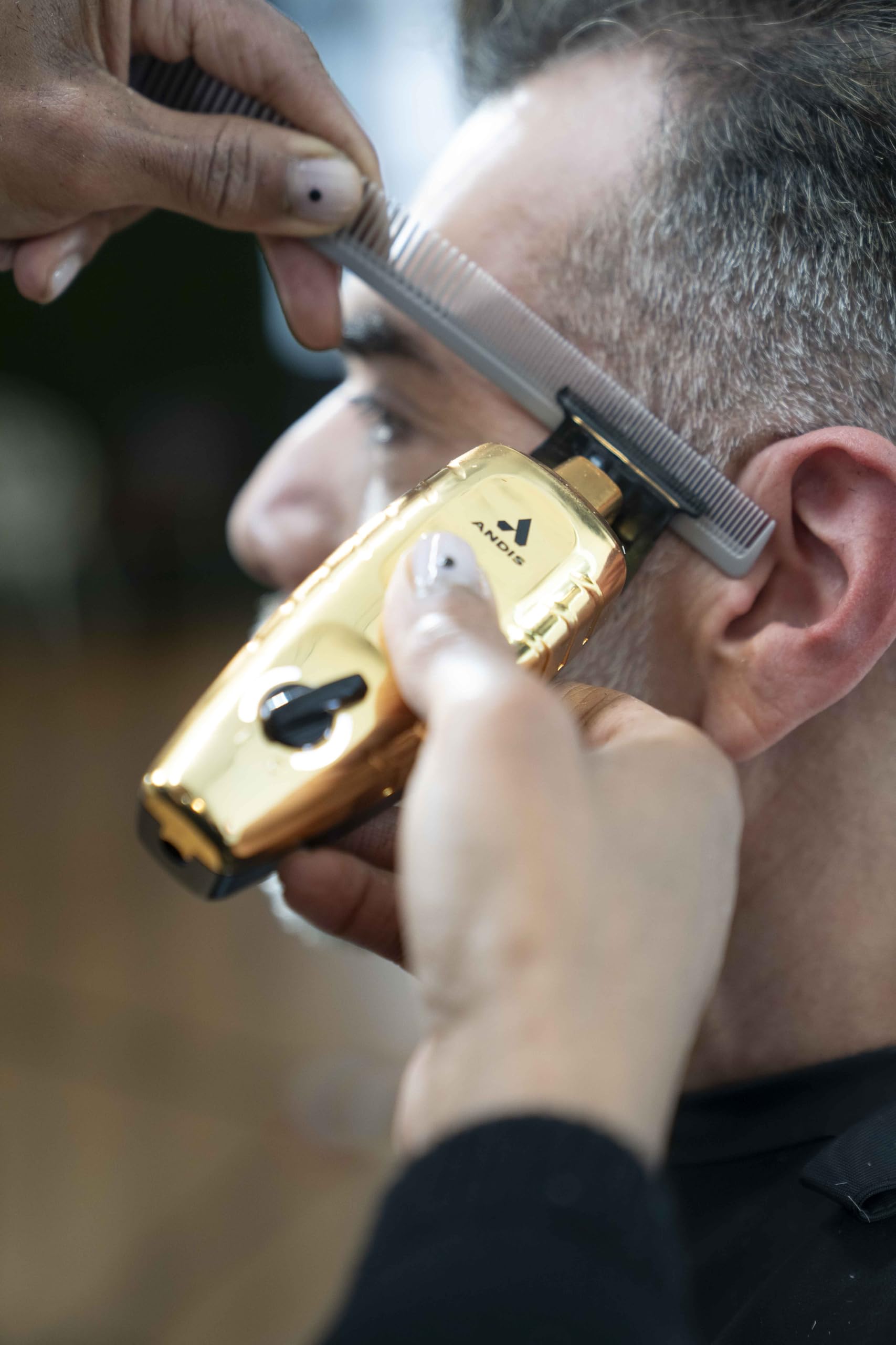 Black Andis 562629 GTX-EXO II Professional Cordless Lithium-ion Electric Beard & Hair Trimmer with Charging Stand, Gold