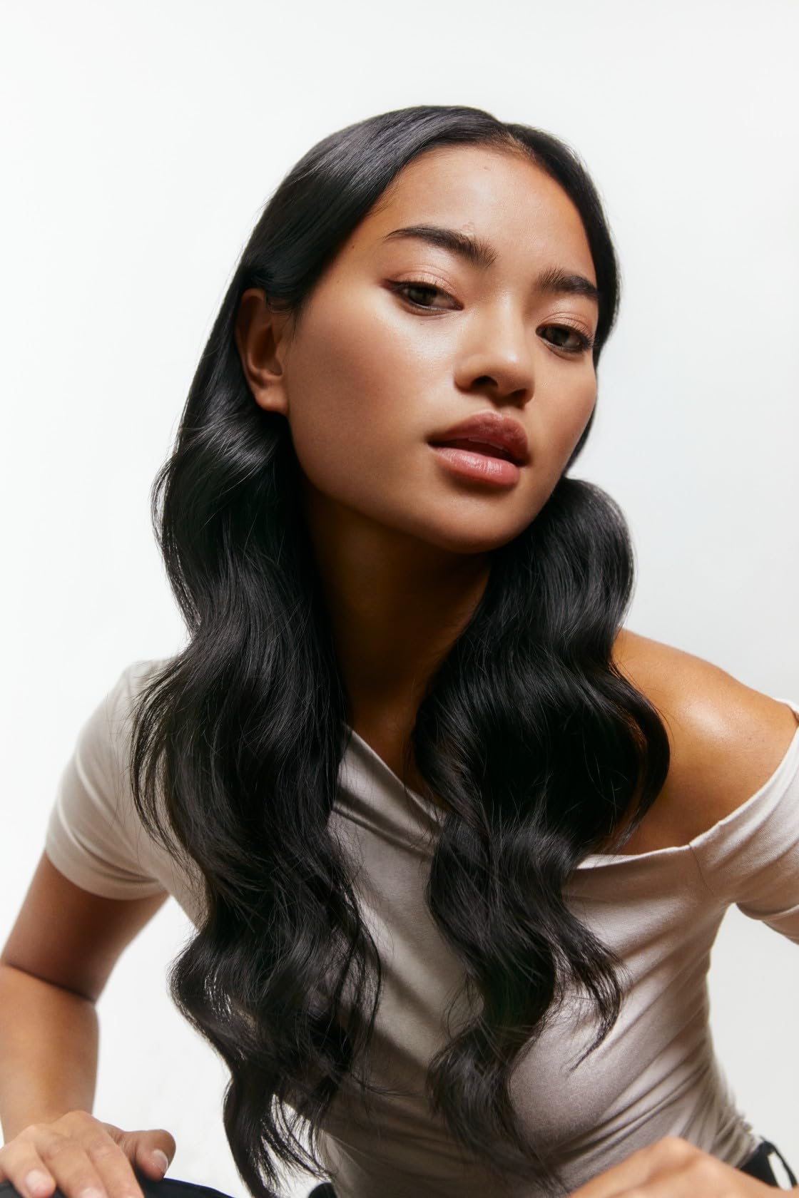 White Smoke Maria Nila, Shaping Heat Spray, Hold 2/5, Lightweight hold when Styling, Moisturizing & Prevents Frizz, 100% Vegan & Sulfate/Paraben free, 8.4 Fl Oz