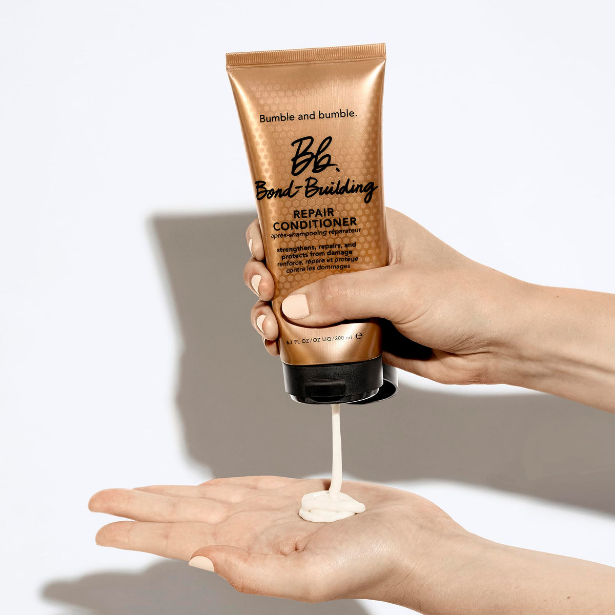 White Smoke Bumble and bumble. Bond-Building Hair Repair Conditioner | Strengthens and Prevents Breakage | Smooths Frizz, Adds Shine | For Damaged Curly, Wavy, Straight Hair Types