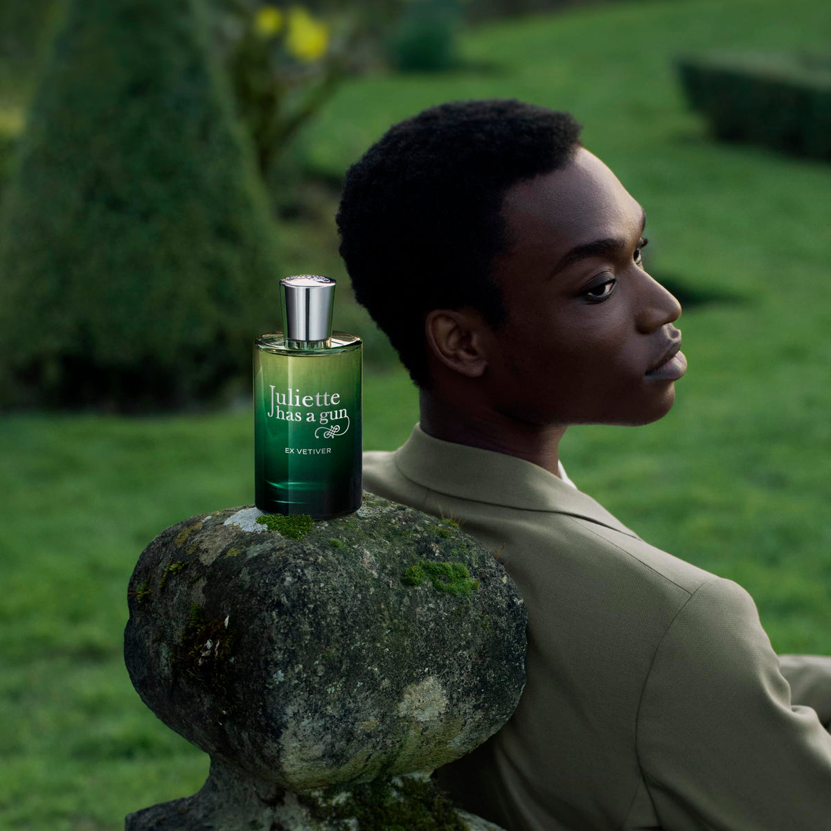 Black Juliette Has A Gun Ex Vetiver Eau de Parfum – Fresh Citrus & Woody Unisex Perfume (Bergamot, Lemon, Haitian & Indian Vetiver, Musk)