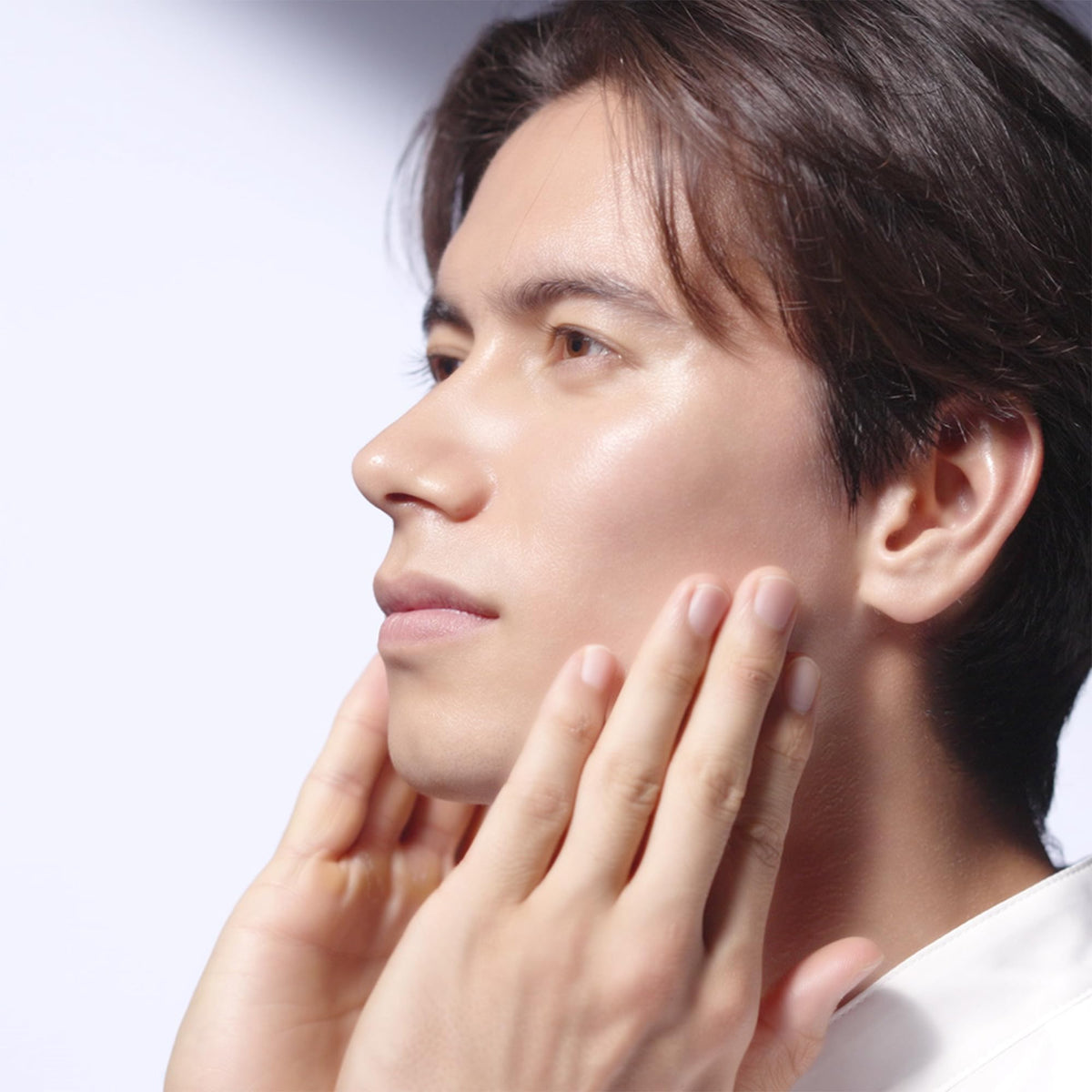 White Smoke Shiseido Men Hydrating Lotion Clear - 5 oz - Delivers 12-Hour Hydration & Visibly Improves Roughness - Non-Comedogenic - All Skin Types - Paraben Free & Mineral Oil Free