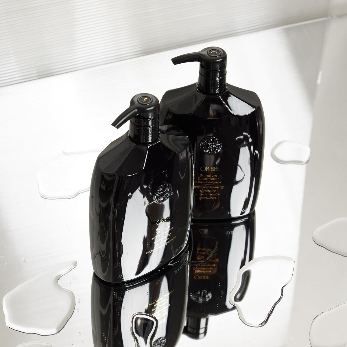 White Smoke Oribe Signature Shampoo - Hydrates & Protects Hair - Adds Shine