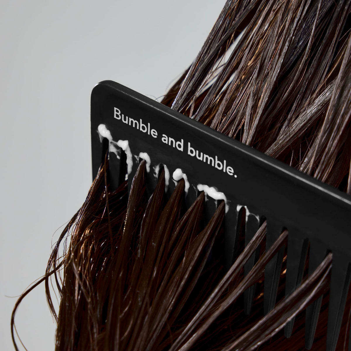 Black Bumble and bumble. Super Rich Hair Conditioner For Every Day | Detangles | Adds Moisture and Shine | For All Dry Curly, Wavy, Straight Hair Types | With Glycerin + Avocado Oil