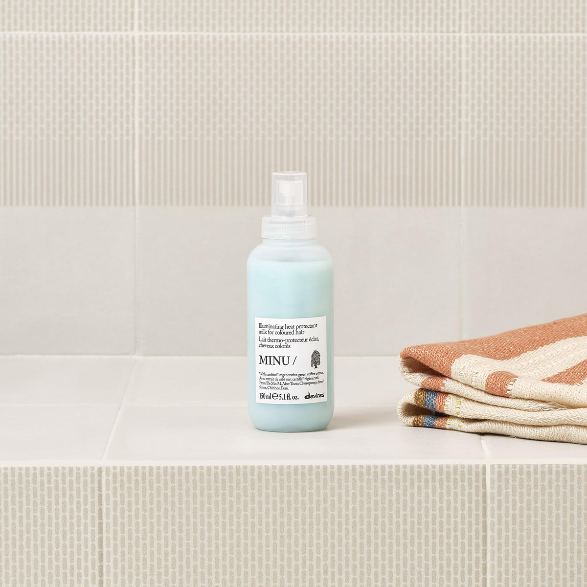 Light Gray Davines MINU/Milk Illuminating Leave-In Heat Protectant For Colored Hair