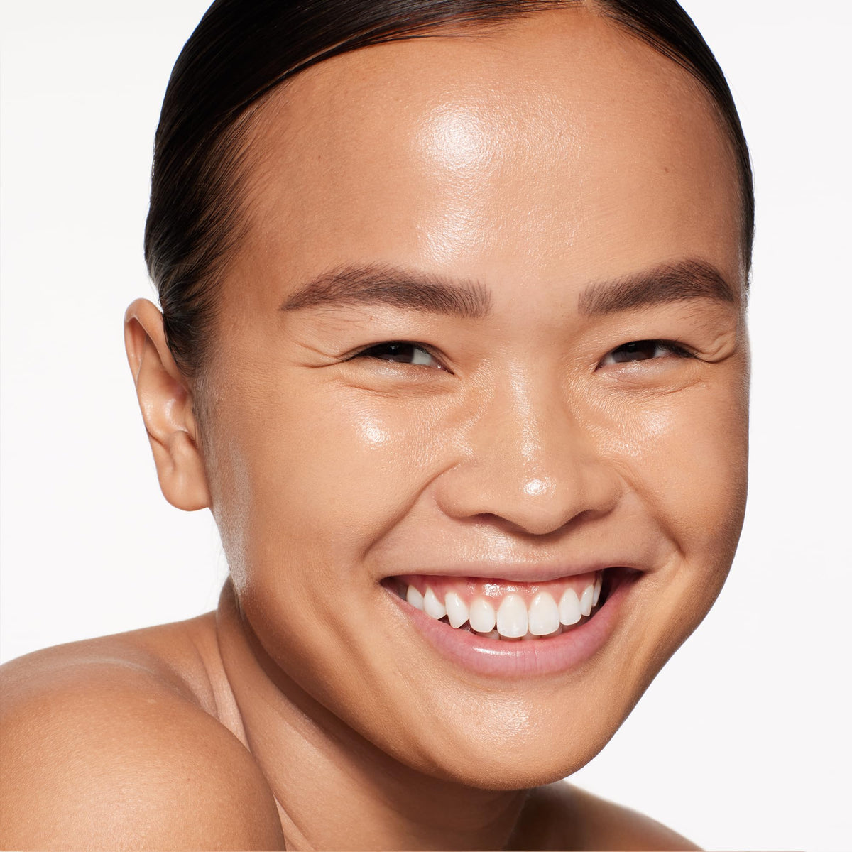 White Smoke Shiseido RevitalEssence Skin Glow Foundation SPF 30 - Buildable, Medium Coverage - 24-HR Hydration & 12-HR Wear - Transfer, Crease & Fade Resistant - Non-Comedogenic - All Skin Types