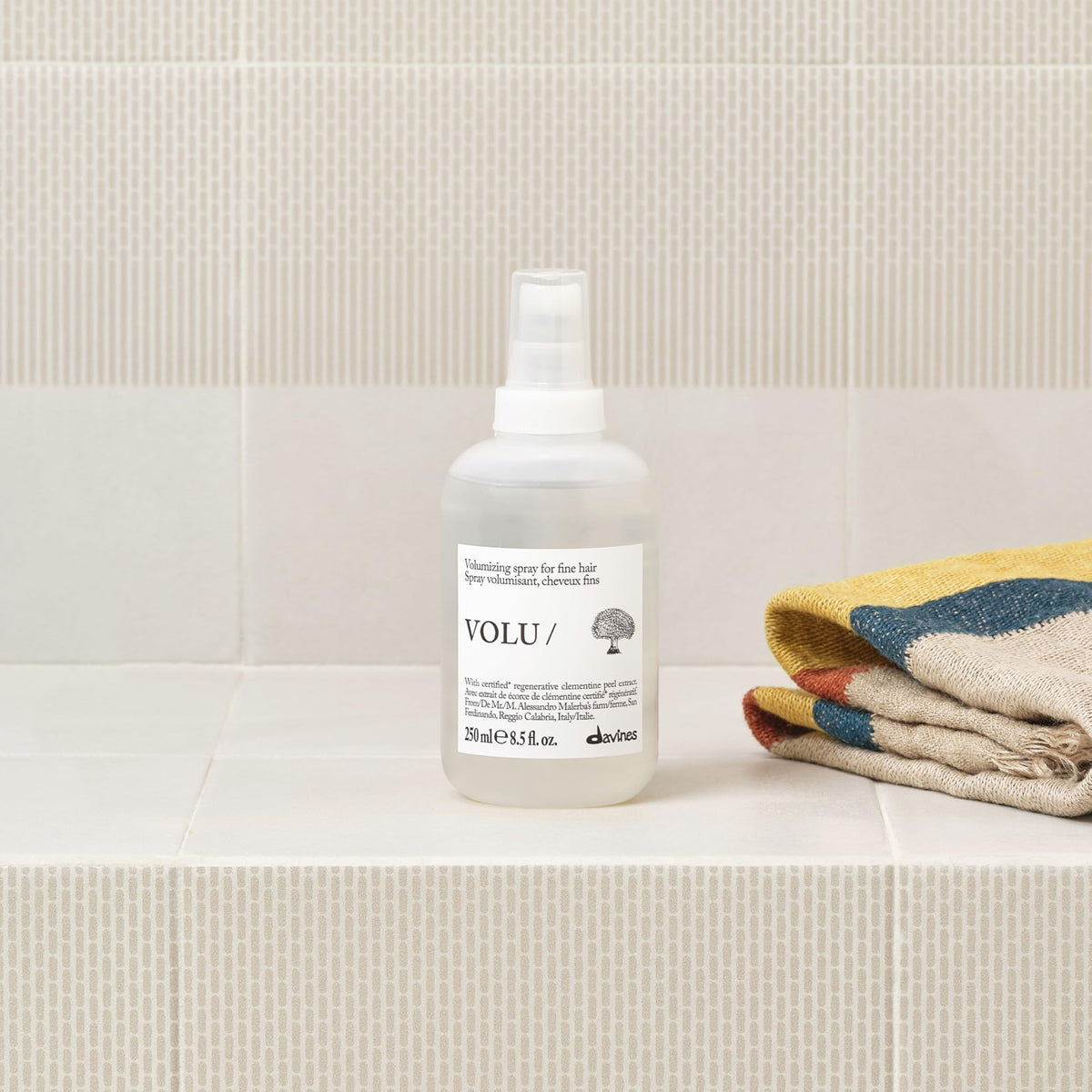 Light Gray Davines VOLU/Hair Mist Root Lift VOLUmizing Spray For Fine Hair, 8.5 Fl Oz