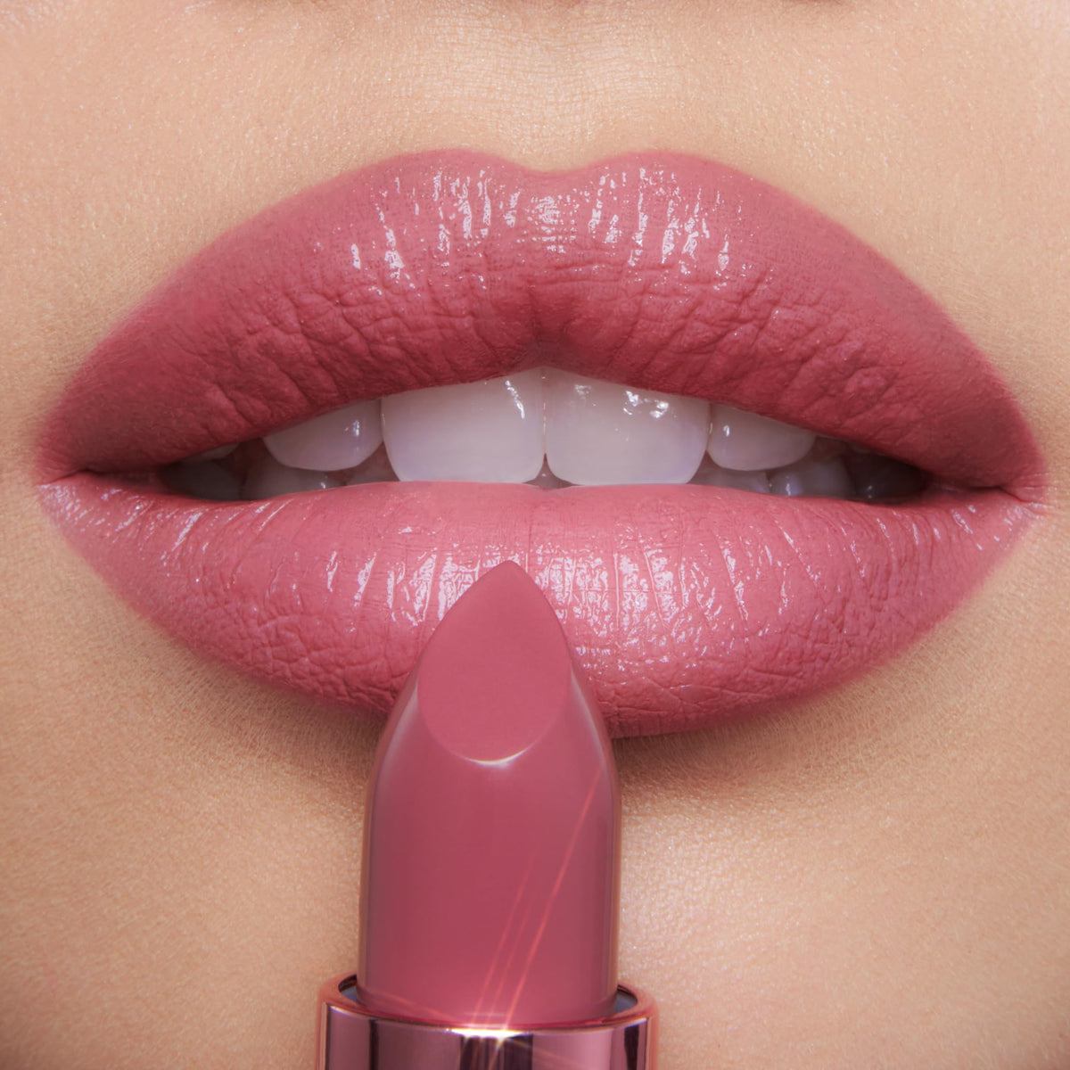 Tan Charlotte Tilbury K.I.S.S.I.N.G Lipstick