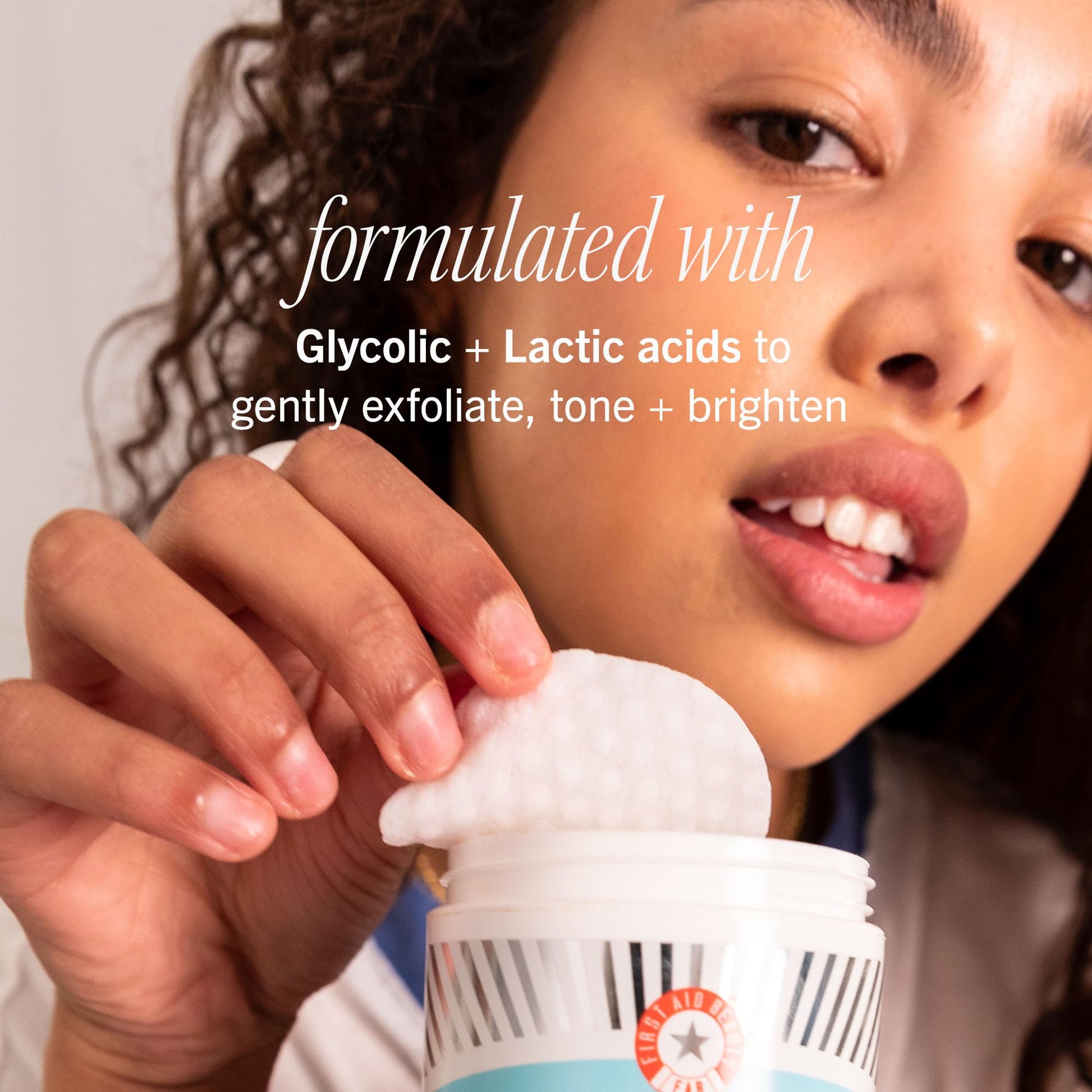 Light Gray First Aid Beauty - Facial Radiance Pads with Glycolic & Lactic Acids, Daily Exfoliating Pads with AHA, Visibly Smaller Pores, Help Tone & Brighten Skin, One-Step Makeup Prep, Compostable, 28