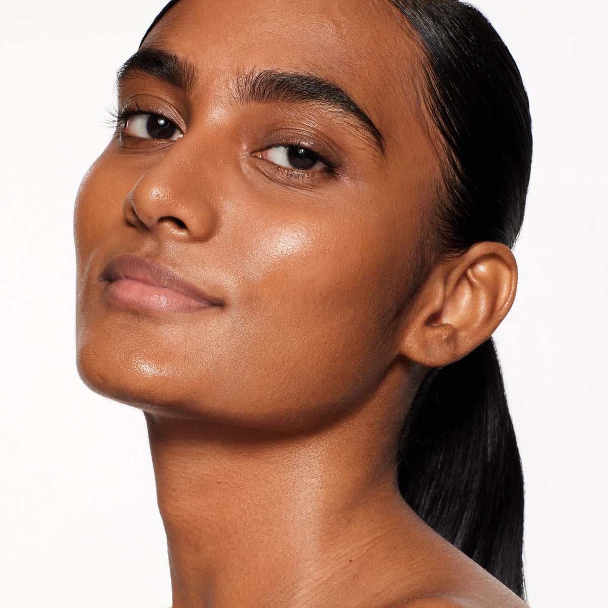 White Smoke Shiseido RevitalEssence Skin Glow Foundation SPF 30 - Buildable, Medium Coverage - 24-HR Hydration & 12-HR Wear - Transfer, Crease & Fade Resistant - Non-Comedogenic - All Skin Types