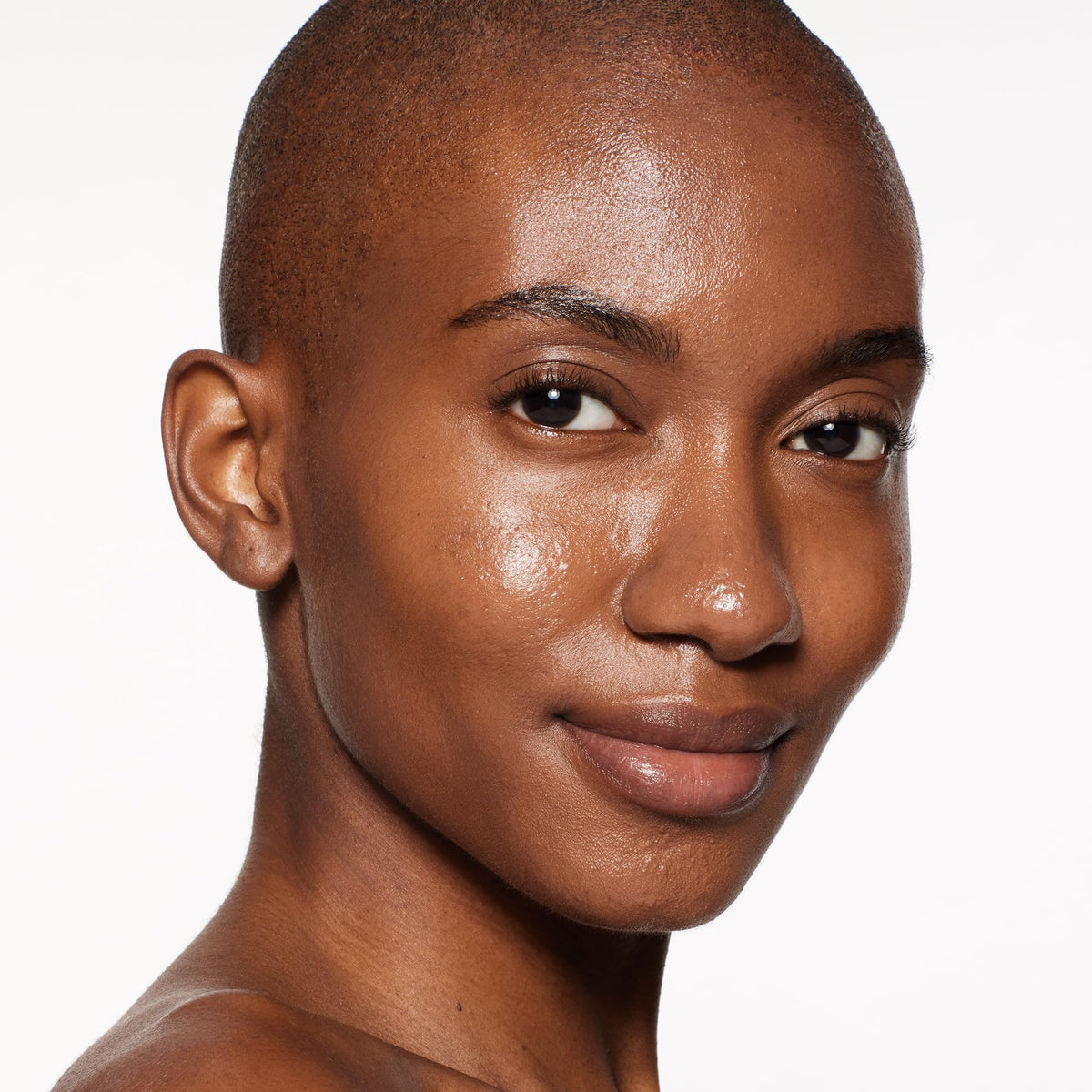White Smoke Shiseido RevitalEssence Skin Glow Foundation SPF 30 - Buildable, Medium Coverage - 24-HR Hydration & 12-HR Wear - Transfer, Crease & Fade Resistant - Non-Comedogenic - All Skin Types