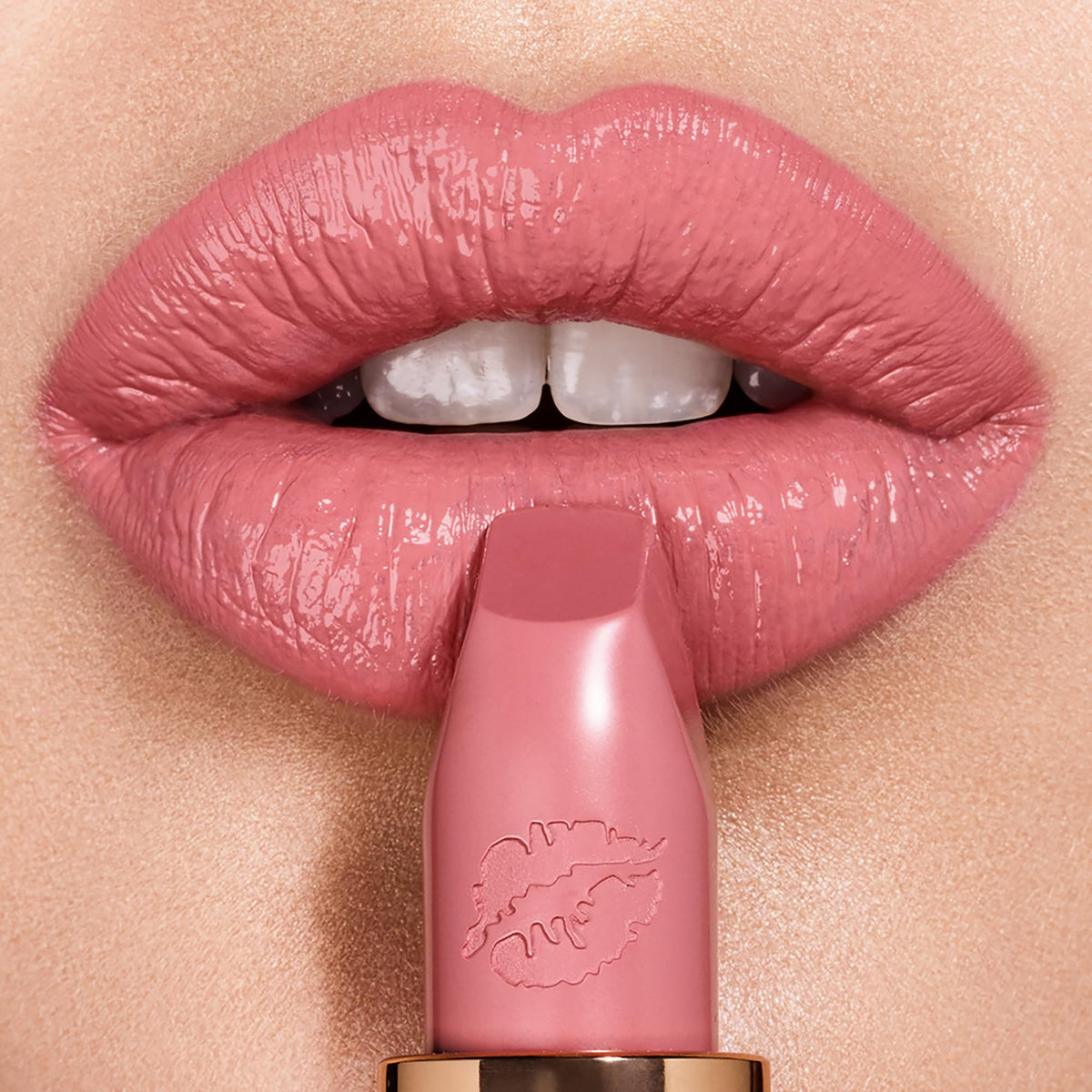 Light Pink Charlotte Tilbury Hot Lips 2.0 Lipstick - Hydrating, Long Lasting