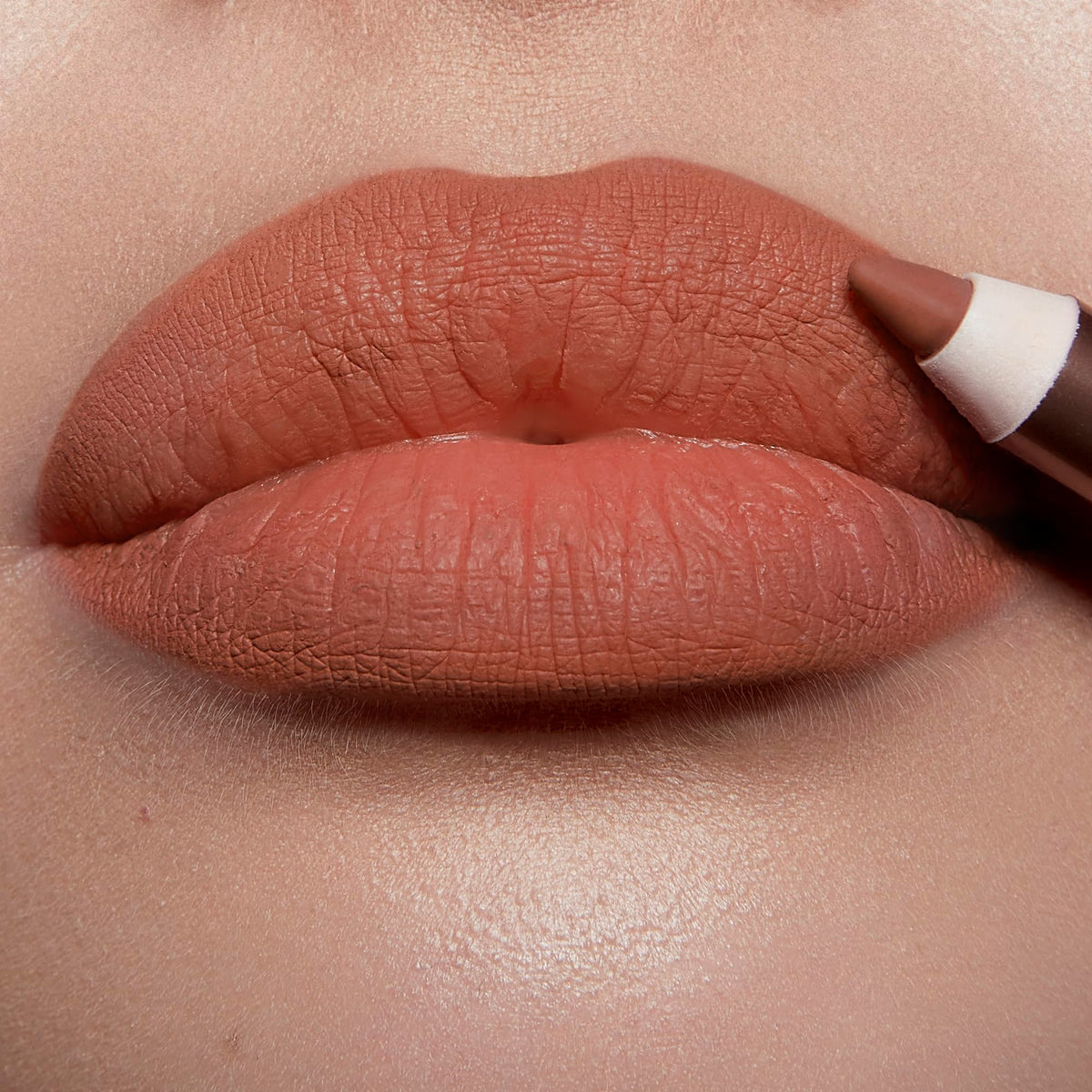 Rosy Brown Charlotte Tilbury Lip Cheat Lip Liner Pencil - Gives Lips a Fuller-Looking, Defined Pout - Enriched with Jojoba Oil & Hyaluronic Acid - Waterproof, Smudge-Proof & Transfer-Proof