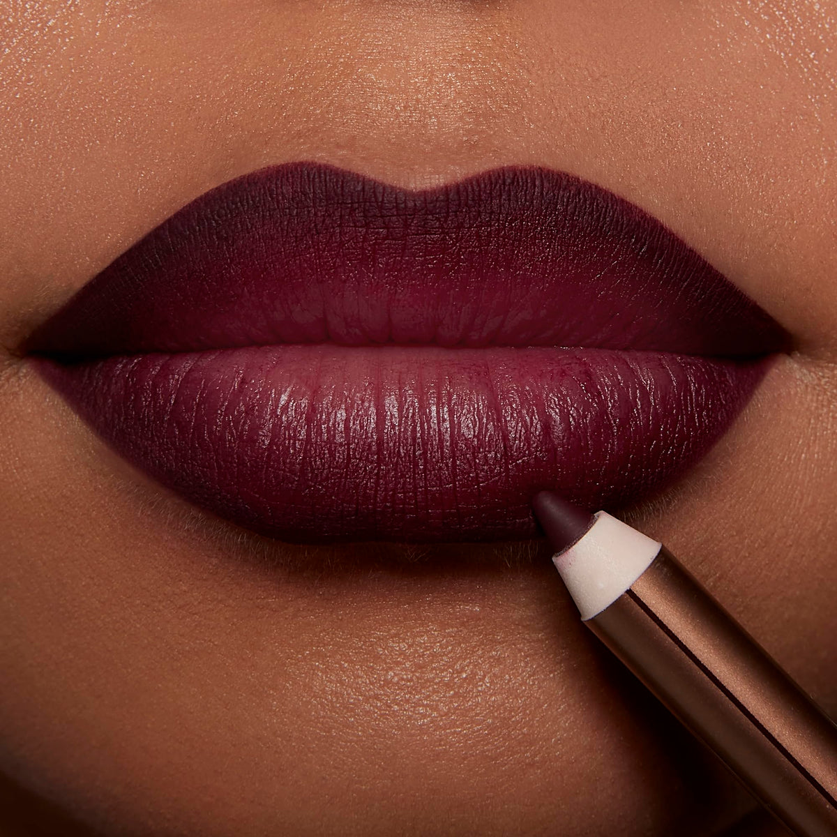 Rosy Brown Charlotte Tilbury Lip Cheat Lip Liner Pencil - Gives Lips a Fuller-Looking, Defined Pout - Enriched with Jojoba Oil & Hyaluronic Acid - Waterproof, Smudge-Proof & Transfer-Proof