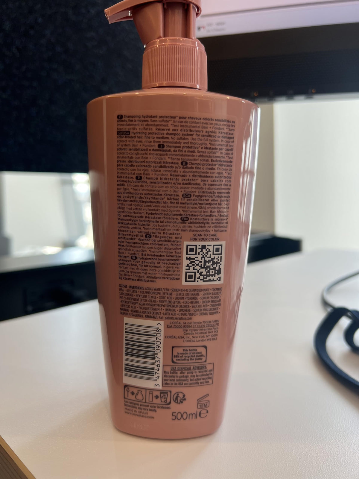 Black KÉRASTASE Chroma Absolu Shampoo for Fine to Medium Color-Treated Hair