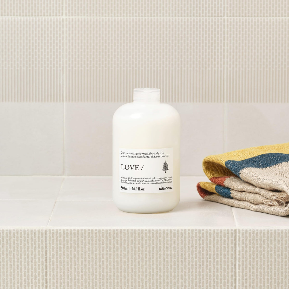 Light Gray Davines LOVE CURL/Co-Wash Low-Lather Cleansing Conditioner For Curly Hair