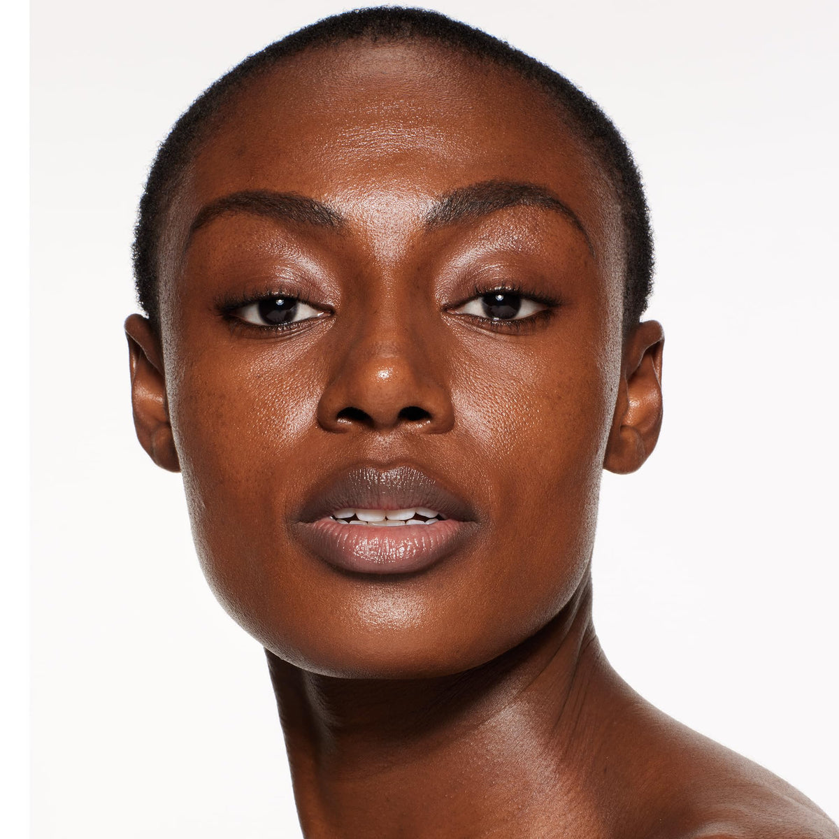 White Smoke Shiseido RevitalEssence Skin Glow Foundation SPF 30 - Buildable, Medium Coverage - 24-HR Hydration & 12-HR Wear - Transfer, Crease & Fade Resistant - Non-Comedogenic - All Skin Types