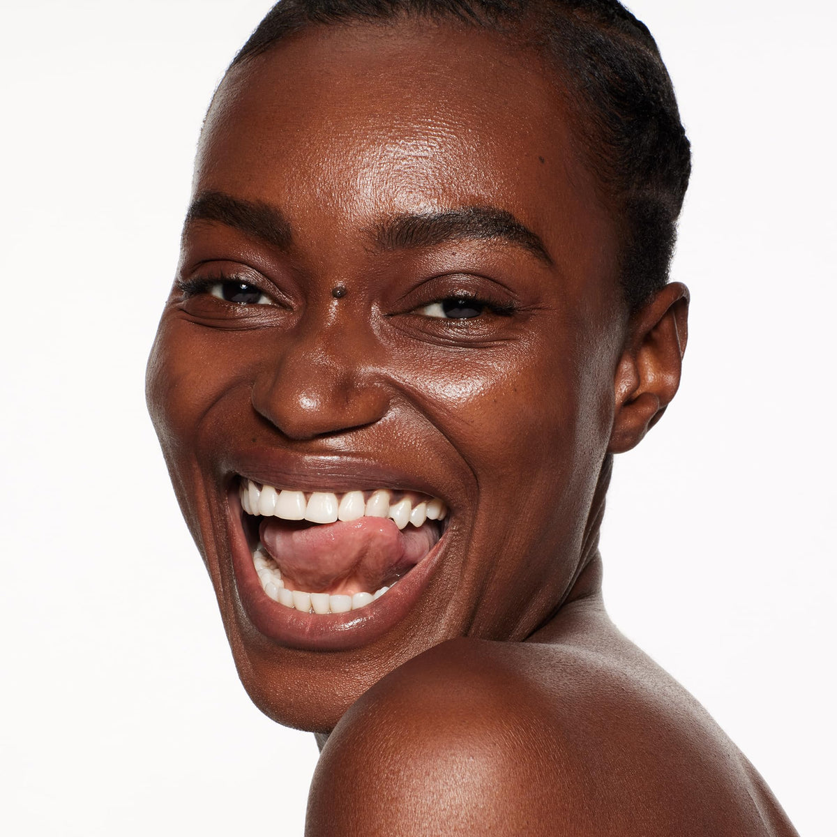 White Smoke Shiseido RevitalEssence Skin Glow Foundation SPF 30 - Buildable, Medium Coverage - 24-HR Hydration & 12-HR Wear - Transfer, Crease & Fade Resistant - Non-Comedogenic - All Skin Types