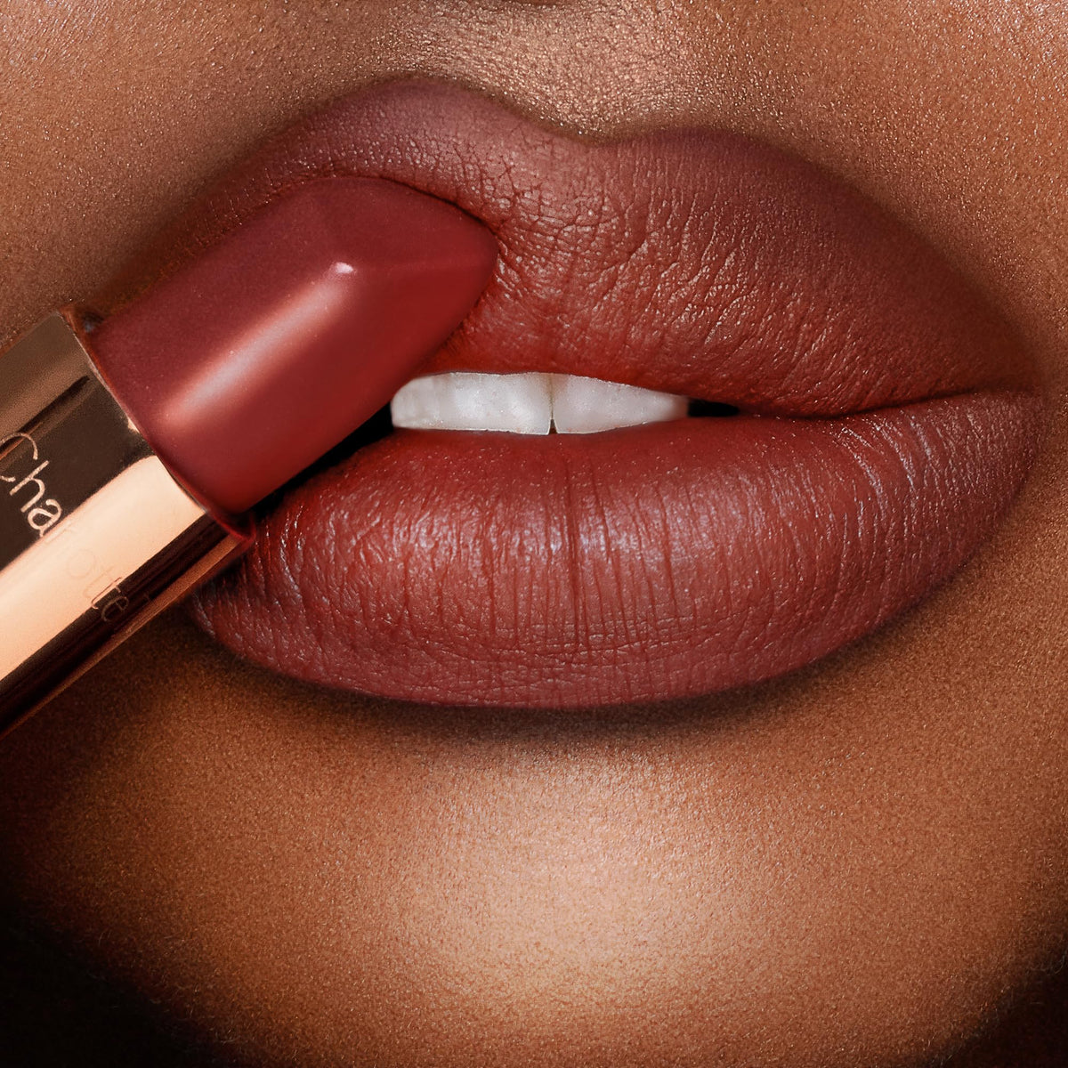 Sienna Charlotte Tilbury Matte Revolution Lipstick - Long Lasting, Hydrating