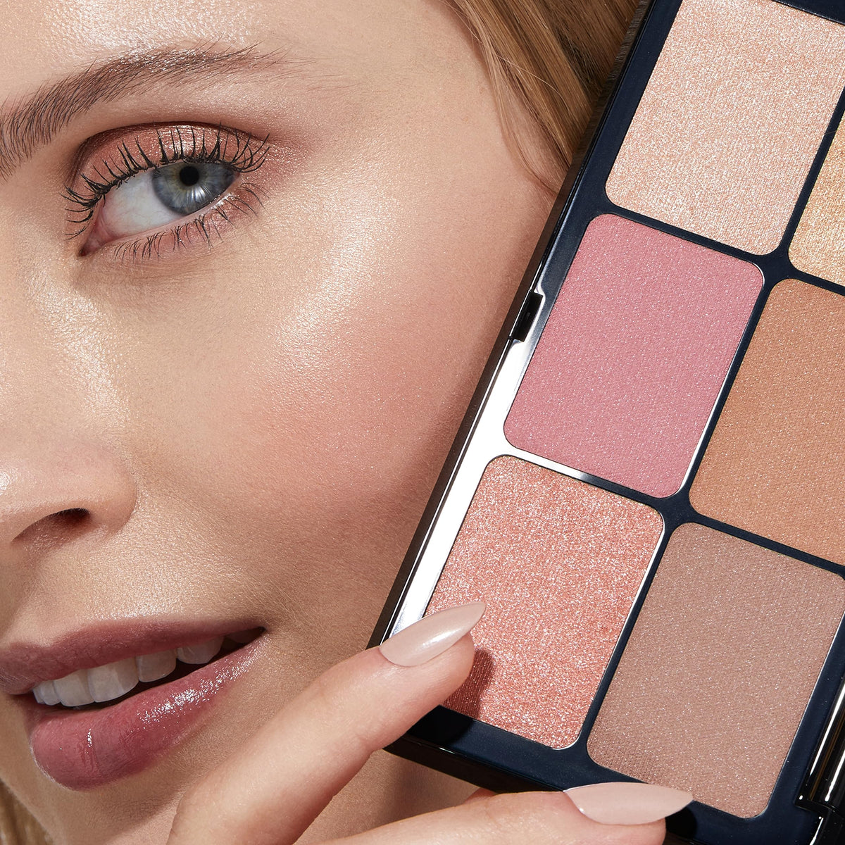 Tan KIKO Milano Irresistible Total Look Face Powder Palette