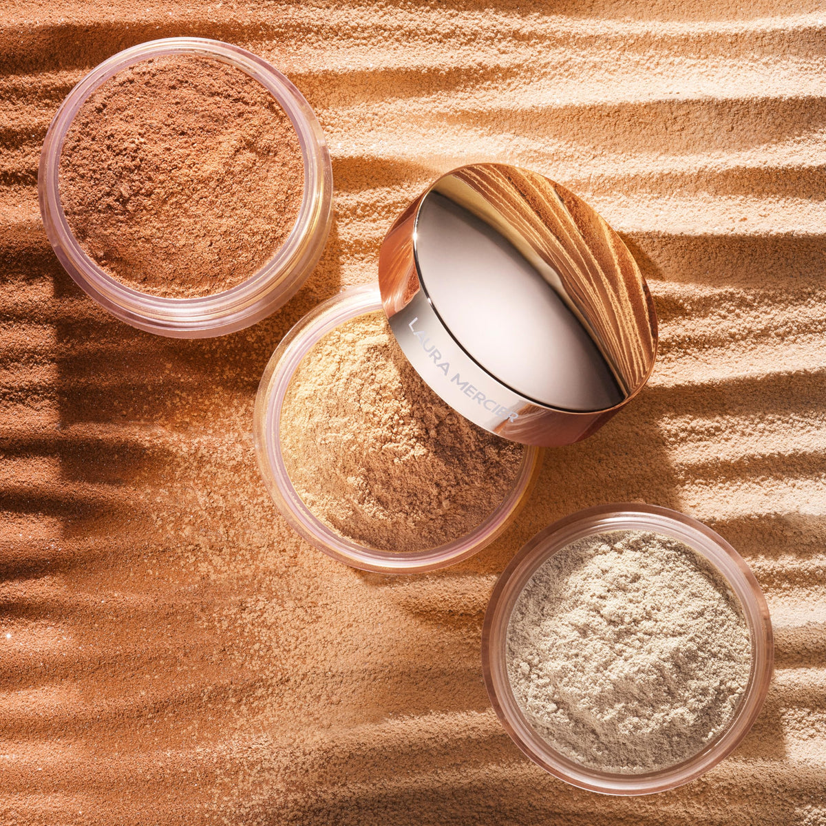 Dark Salmon Laura Mercier Translucent Loose Powder, Light Catcher